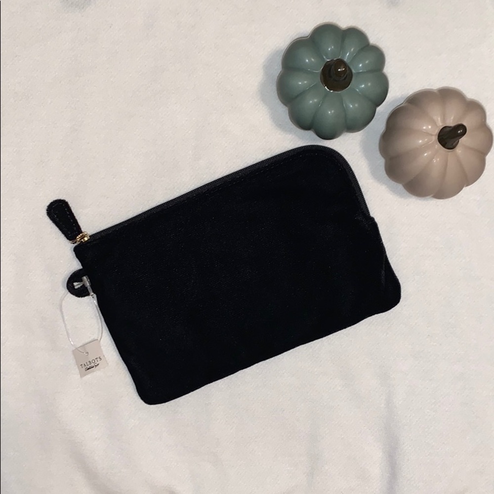 🎃2 for $15!🎃 Talbots make up bag black velvet